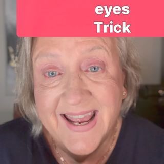 Quick Makeup Tips on Instagram: "Try this one trick to make a big difference in the way your eyeshadow looks. It will keep the attention, focused up and lift your face. #aging-makeup #matureskinmakeup #creammakeup #hooded-eyes #wrinkled #over60 #alldaymakeup #dullskin #beginner-makeup #finelinesandwrinkles #quickandeasy #HAC #grayhairdontcare #quickandeasymakeuptip #seintmakeup #bestthingieverdid #grayhairdontcare #paintbynumber #colormatch #onepalettemakeup #singlelayermakeup" Makeup For Gray Hair, Face Aging, Aging Makeup, Eye Tricks, Beginner Makeup, Quick Makeup, Cream Makeup, Hooded Eyes, Gray Hair