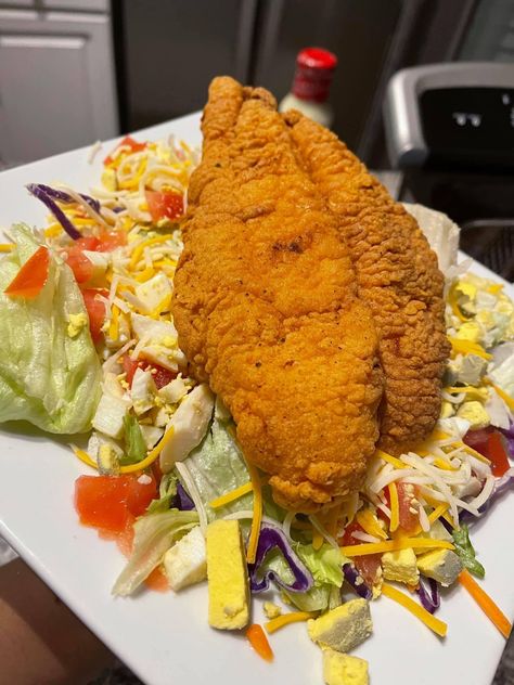 Fried Catfish, Soul Food Dinner, Food Crush, Food Babe, Health Dinner Recipes, Food Goals, Order Food, Fried Fish, Food Obsession