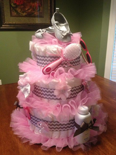 Tutu Diaper Cake, don't need to make one,but if I ever have to make another one...it will be like this one! So cute Pamper Cake, Tutu Baby Shower, Ballerina Baby Showers, Diy Diaper Cake, Nappy Cakes, Baby Shower Crafts, Baby Shower Diaper Cake, Baby Diaper Cake, Fiesta Baby Shower