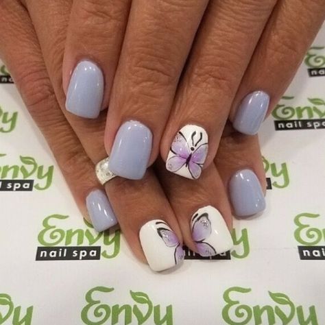 Spring Nails For Light Skin, Short Nail Designs Butterfly, Butterfly Short Nails, Lilac Butterfly Nails, Spring Nails Butterflies, Lilac Spring Nails, Gel Nails Butterfly, Simple Butterfly Nail Art, Spring Nails Lavender