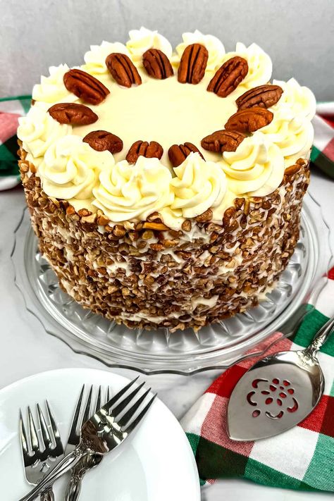 Italian Wedding Cake, Italian Christmas Cake, Pecan Desserts Recipes, Italian Cream Cake Recipe, Homemade Bakery, Italian Wedding Cakes, Pecan Desserts, Fluffy Frosting, Italian Cream Cakes