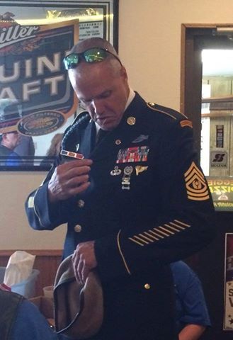 156070_10203909911680702_7681799506229384477_n Army Dress Uniform, Stolen Valor, America Quotes, Army Dress, Army Ranger, Army Rangers, Star Family, Calendar Organization, Hate People