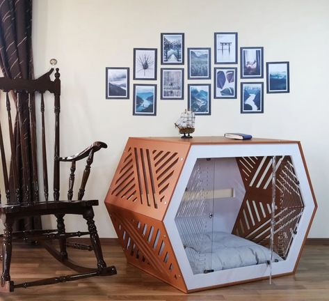 Your dog will love this model with its hexagonal appearance. 🐕🐾 Moreover, it will add a wonderful atmosphere to your home with its updated colors. 🌈 🧡 #doghouse #dog #dogs #dogkennel #dogmoms #doghouses #dogslife #petsupplies #pets #petshop #handmade #handmadegifts #cat #dogcrate #woodenpethouse #kennel #dogkennel #catkennel #dogkennel #casademadera #outdoordog Indoor Dog House, Cat Kennel, Indoor Dog, Pet Crate, Modern Dog, Dog Furniture, Wooden Design, Outdoor Dog, Dog And Cat