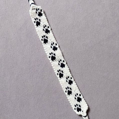 Normal pattern #9779 variation #142186 | BraceletBook Paw Print Bracelet Pattern, Dog Bracelet Pattern, Normal Pattern Bracelet, Animal Bracelet Patterns, Happy Show, Paw Print Bracelet, Friendship Bracelet Patterns Easy, Bones Bracelet, Animal Bracelet