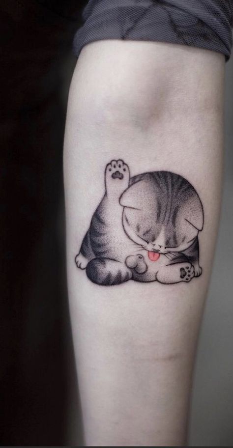 Cat And Dog Tattoo, Cat Tattoo Simple, Tato Minimal, Cute Cat Tattoo, Kawaii Tattoo, Cat Tattoo Designs, Tatuaje A Color, Funny Tattoos, Tattoo Life