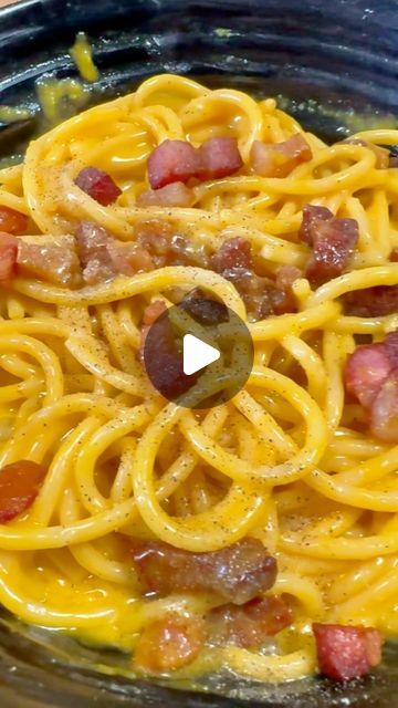 Pasta Alla Carbonara, Pecorino Romano, Pasta Carbonara, Hotel Home, Home Restaurant, Spaghetti, Cooking Recipes, Sauce, Pasta