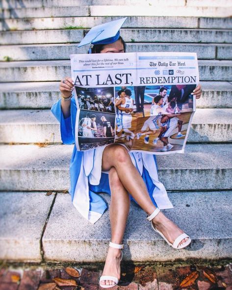 Creative Graduation Pictures, Unique Graduation Pictures, Graduation Pictures College, College Grad Pictures, Grad Picture Ideas, College Grad Photos, Graduation Pic Ideas, Nursing Graduation Pictures, College Graduation Photoshoot