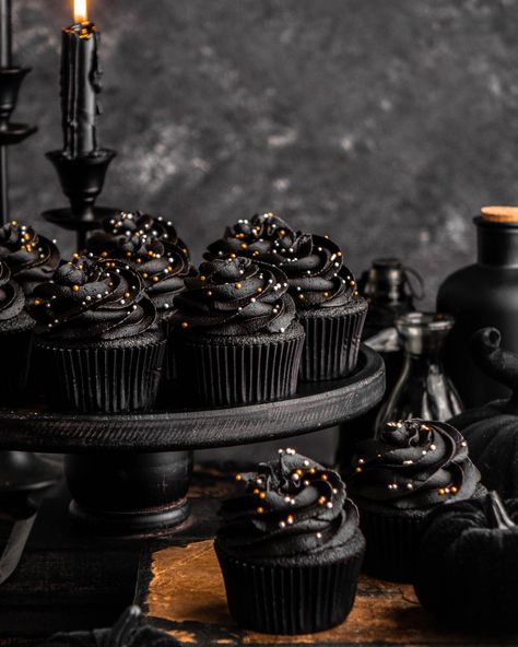 Black Foods For Color Party, Goth Treats, Goth Cupcakes, Goth Baking, Rip Party, Vampire Cupcakes, Black Velvet Cupcakes, Hello 60, Butterbeer Cupcakes