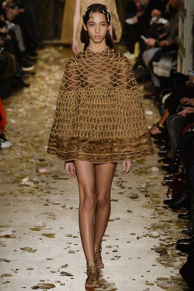 Medieval Runway, Paris Fashion Week 2016, Yasmin Wijnaldum, 2016 Couture, Haute Couture Paris, Valentino Haute Couture, Valentino Couture, Fashion Week 2016, Moda Paris