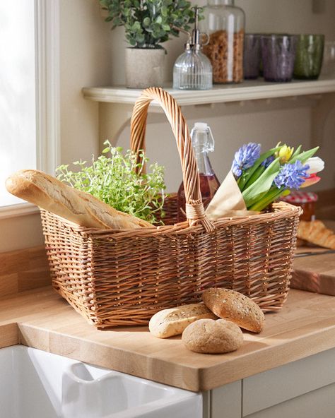 Carefully woven in a traditional design, this vintage style basket is made from natural willow wicker for a rustic look. The classic shopping basket features a spacious rectangular space and wide curved carry handle. A practical and decorative home storage accessory, display the wicker basket in your kitchen to hold fresh produce in style. For an alternative look, the large basket also makes a great magazine basket or bathroom storage for toiletries. Picknick Basket, Basket Photography, Bathroom Storage Basket, Magazine Basket, Rustic Cottage Style, Earth Tone Decor, Kitchen Basket, Kitchen Aesthetics, White Lilly