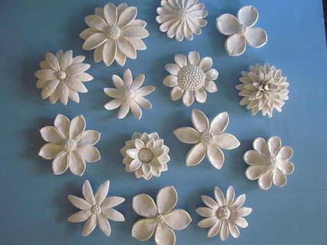 Ceramic Flowers How To Make, Flowers Clay, White Cosmos, Painting On Canvas For Beginners, Fall Canvas Painting, Flowers Ceramic, Polymer Flowers, Canvas For Beginners, Cerámica Ideas