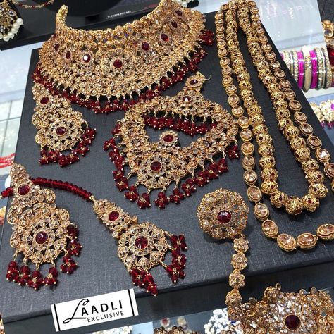 Wedding Jewelry Sets Bridal Jewellery, Bridal Jewelry Sets Brides, Indian Wedding Jewelry Sets, Pakistani Bridal Jewelry, Bride Jewelry Set, Beautiful Bridal Jewelry, Bridal Jewelery, Perhiasan India, Indian Bridal Jewelry Sets