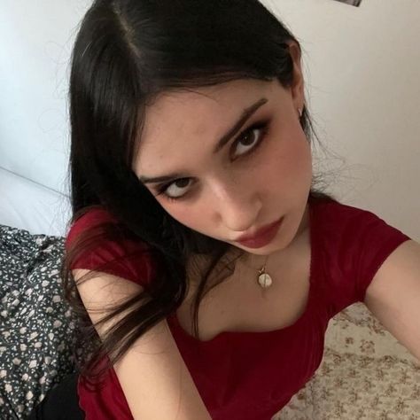 Oh My Goddess, Dark Makeup, Makati, Red Aesthetic, French Girl, Pretty Makeup, Divine Feminine, Looks Vintage, Dark Hair