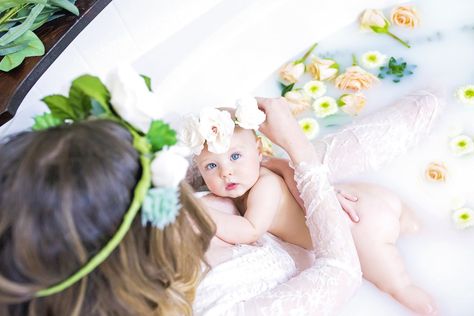 Nursing Milk Bath with my Sweet Isla — Momma Society Milk Flower Bath Photography, Maternity Milk Bath Poses, Flower Milk Bath Maternity Shoot, Milk Bath Photography Pregnancy, Milk And Flower Bath Photography, Milk Bath Photos, Newborn Nursing, Bath Pictures, Milk Production Breastfeeding