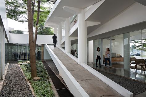 Vida Bekasi Marketing Office / andramatin Ramps Architecture, Green Building Architecture, Ramp Design, Galleries Architecture, Marketing Office, Modern Residential Architecture, Site Office, Architects Office, Roof Architecture