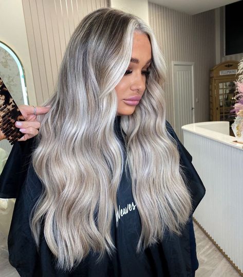 Weaves and Waves on Instagram: “NEW YEAR .. NEW YOU .. NEW HAIR DOO 💋 . Ready for another amazing year 🙌 Extensions shade 19/ice & 6/22 @faith_luxury_x Extensions by…” Dark Roots Ash Blonde Hair, White Sand Blonde Hair, Colourful Hair Ideas For Blondes, Blonde Ash Hair, Dark Roots Blonde Hair Balayage, Sand Blonde Hair, Icy Blonde Hair Color, Icy Blonde Balayage, Platinum Blonde Balayage