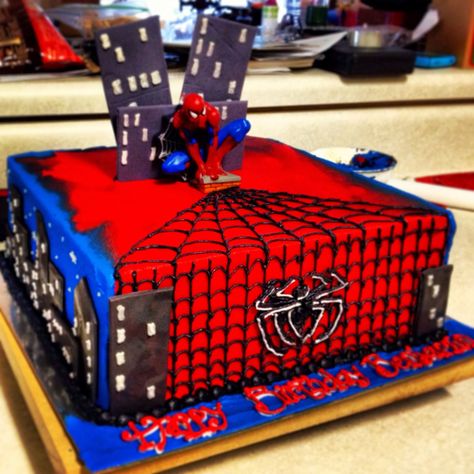 Spiderman Square Cake, Pastel Spiderman, Spider Man Birthday Cake, Cool Food Hacks, Spiderman Topper, Frozen Birthday Party Cake, Spider Man Birthday, Spider Cake, Spiderman Birthday Cake