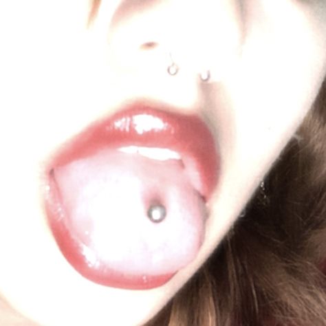 Tongue Piercing Y2k, Small Tongue Piercing, Tounge Piercings Aesthetic, Cute Piercings Ideas Unique, Tounge Pericings Aesthetic, Tongue Piercing Aesthetic, 2000s Piercings, Body Distortion, Emo Piercings