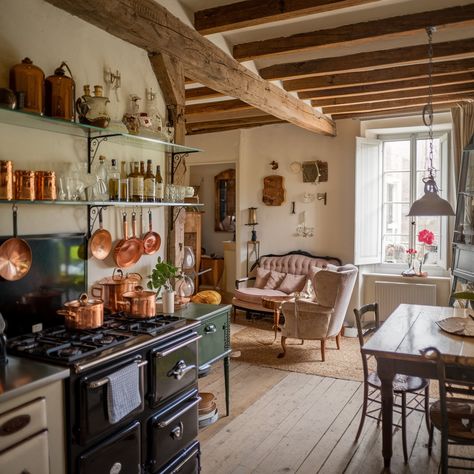 French Cottage kitchen💖💖💖 Old French Kitchen, Unfitted Kitchen French, French Homestead, Old French House, French Cottage Kitchen, Unfitted Kitchen, Kitchen French, French Kitchen, French Cottage