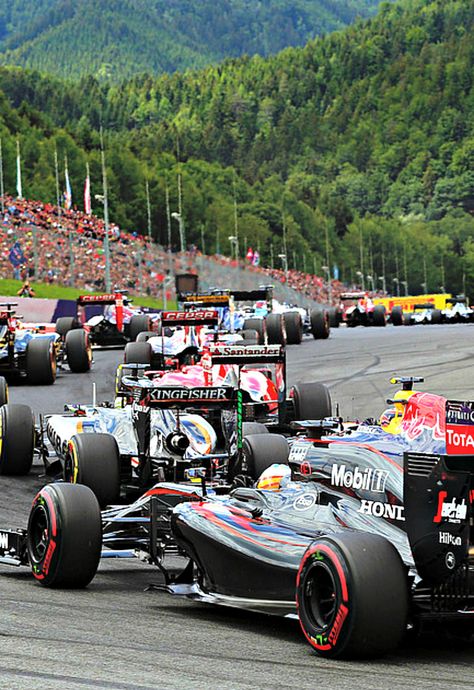 F1 Austria, F1 Pictures, Formula Uno, Classic Racing Cars, Motor Works, Football Uniforms, Classic Motors, Mclaren F1, F1 Racing