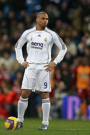 Ronaldo Inter, Ronaldo Luís Nazário De Lima, Ronaldo Brazil, Brazilian Soccer Players, Ronaldo 9, Juventus Soccer, Real Madrid Team, Eric Cantona, Legends Football