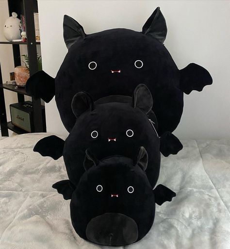 Squishmallows 20 Inch, Gothic Squishmallow, Emo Squishmallows, Halloween Squishmallows Aesthetic, Halloween Stuffed Animals, Bat Squishmallow, Halloween Squishmallows, Squish Mallows, Halloween Bedroom Decor