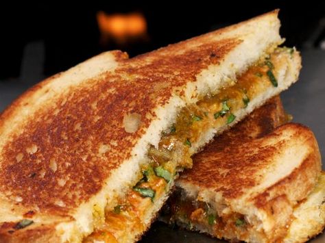 Get Spicy Thai Grilled Peanut Butter Sandwich Recipe from Cooking Channel Thai Sandwich, Mozzarella Grilled Cheese, Butter Sandwich, Best Food Trucks, Balsamic Recipe, Hashbrown Recipes, Peanut Butter Sandwich, Spicy Thai, Veggie Sandwich