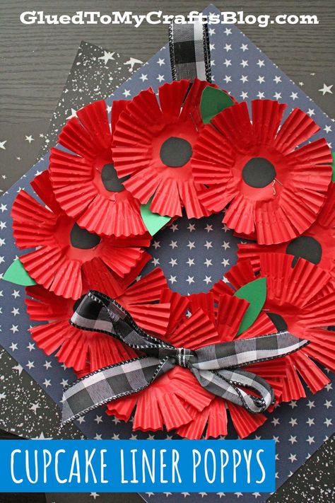 Combine a paper plate, red cupcake liners and other materials to make a unique flower wreath. Poppy Wreath Craft, Anzac Wreath Craft, Paper Plate Poppy Craft, Cardstock Paper Crafts, Poppy Craft For Kids, Cupcake Liner Crafts, Remembrance Day Activities, Reception Classroom, Poppy Craft