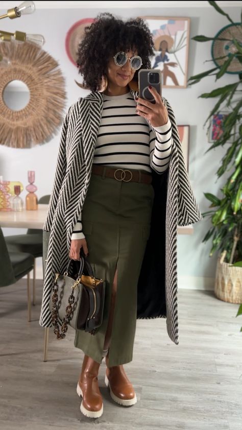 Long Skirt With Boots Fall Outfits, Fall 2024 Work Outfits, Sweater And Boots Outfit, Skirt Outfits With Boots, Casual Everyday Outfits, Black Designers, Skirt Sweater, Fall Attire, Outfit Formulas