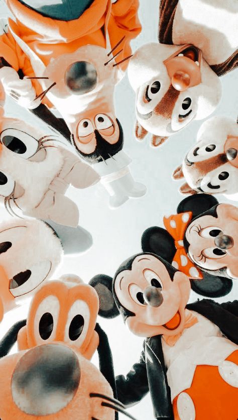 Disneyland Asthetic Picture, Disney Character Aesthetic, Disney Vibes Aesthetic, Disney Macbook Wallpaper, Disney World Phone Wallpaper, Disney Therapy, Disney Selfie, Disney World Aesthetic, Disneyland Aesthetic