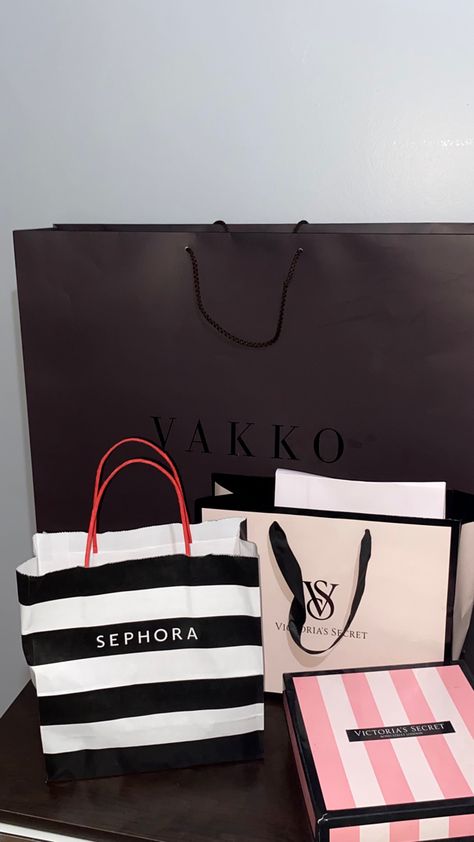 #shopping #sephora victoria secret #vs #victoriassecret” #sephorahaul #vakko #thatgirl #itgirl #vanillagirlaesthetic Sephora Shopping Bag Aesthetic, Sephora Bag, Sephora Haul, Dream List, Basket Vintage, Instagram Photo Ideas Posts, Bags Aesthetic, Victoria Secrets, Current Mood