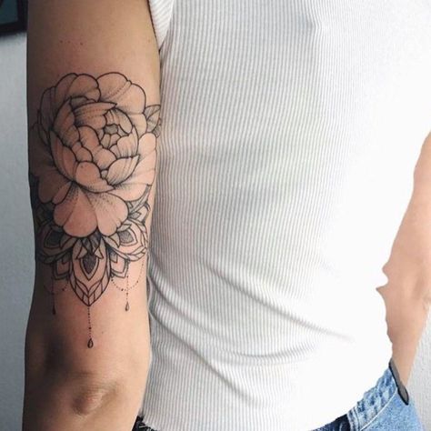 Tricep Tattoo, Upper Shoulder Tattoo, Bicep Tattoo Women, Tricep Tattoos, 42 Tattoo, Tato Minimal, Tattoo Family, Back Of Arm Tattoo, Forearm Sleeve Tattoos