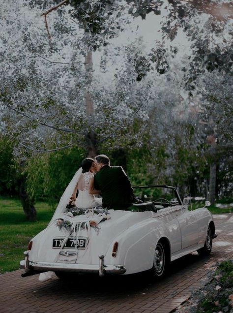 Classic Car Wedding, Car Engagement Photos, Vintage Wedding Car, Wedding Getaway Car, Old Hollywood Wedding, Hollywood Wedding, Muslim Couple Photography, Wedding Photography Styles, Dream Wedding Ideas Dresses