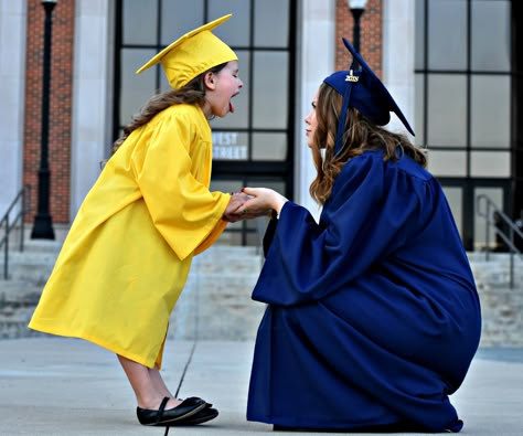 Senior And Kindergarten Pictures, Sibling Graduation Pictures, Highschool Photos, Highschool Photography, Kindergarten Cap And Gown, Kindergarten Graduation Pictures, Student Pictures, Graduation Photoshoot Ideas, Graduation Highschool