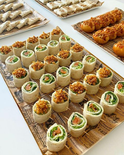 Graduation Party Food Ideas, Graduation Party Food, Catering Food Displays, Fest Mad, Graduation Party Foods, Catering Ideas Food, Party Food Buffet, Party Food Ideas, Party Food Platters