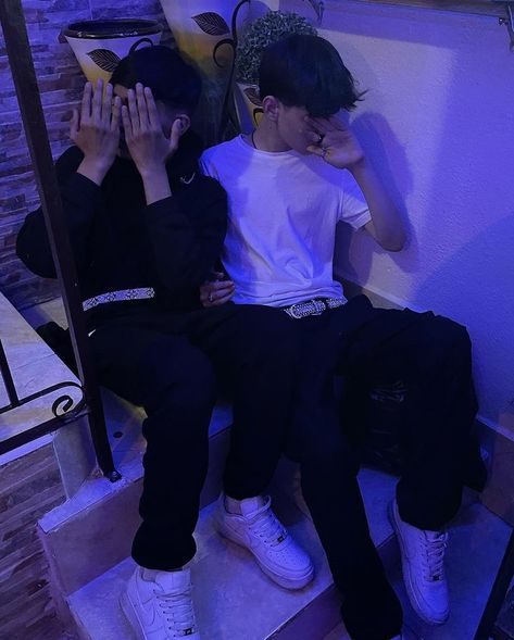 2 Boys Friendship Pic, Male Models Poses, Streetwear Inspo, Cool Boy Image, Boy Fits, Cute Couple Outfits, Teenage Boys, Teen Boy, Cute Relationship Goals