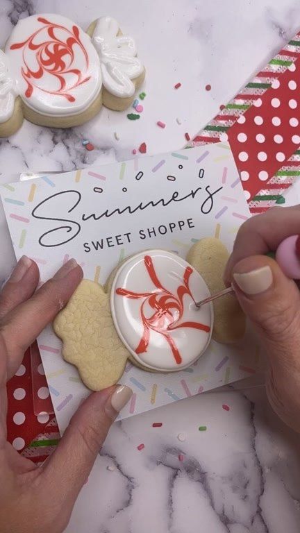 Summer Deepe-Cookie Artist on Instagram: “This peppermint design is so easy and fun! Add to your gingerbread designs! . . #christmascookies #peppermintcookies #cookiedecorating…” Peppermint Cookies, Christmas Cookies, Peppermint, Cookie Decorating, Gingerbread, Birthday Cake, Cake, Birthday, Design