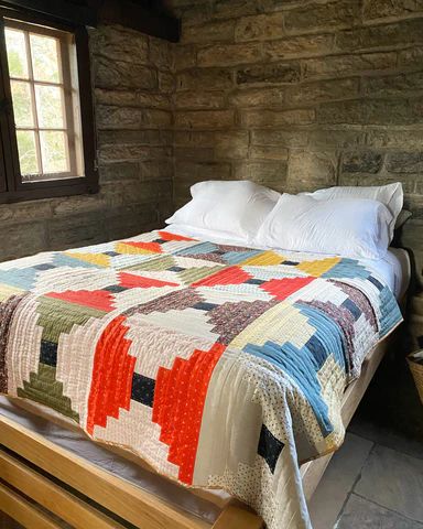 Heritage Series: Fabric Requirements – Penelope Handmade Shop Stone Cabin, Traditional Quilt Patterns, Jennifer Jones, Log Cabin Quilts, Log Cabin Quilt, Old Quilts, Traditional Quilts, Quilt Inspiration, Modern Quilts