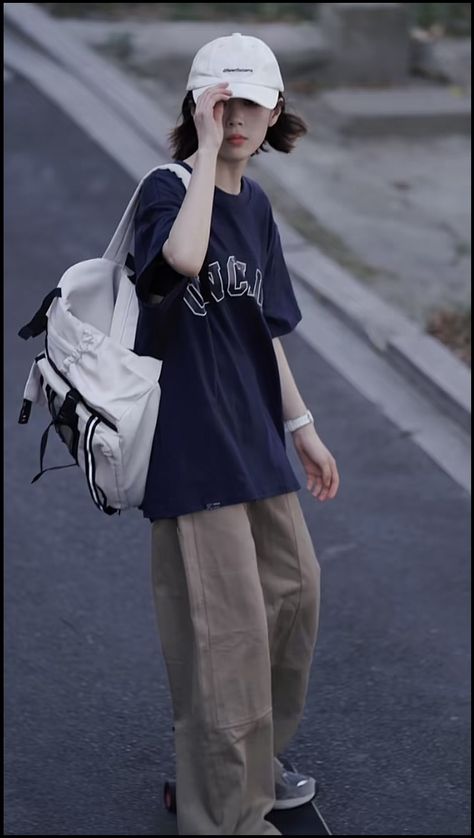 Tom Boyish Outfits Tomboy Style, Boyish Outfits Tomboys, Feminine Guys Aesthetic, Korean Tomboy Outfits, Yn Pictures, Goth Tomboy, Korean Tomboy, Boyish Outfit, Outfit Tomboy