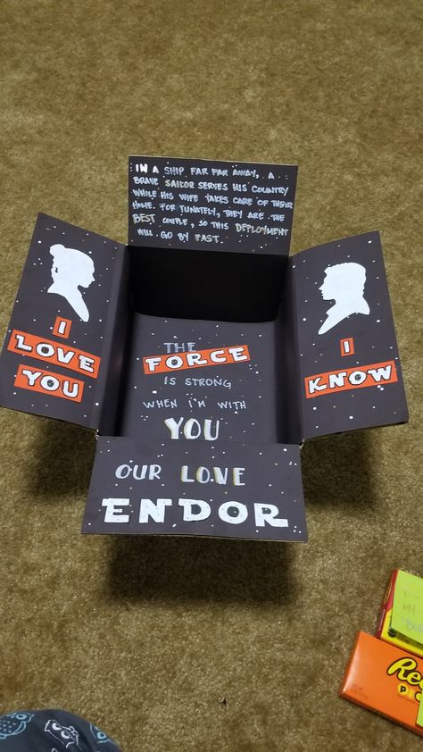 Starwars Gifts For Him Boyfriends, Starwars Valentines, Star Wars Valentines, Ideas Regalo, Boyfriend Gift Basket, Creative Gifts For Boyfriend, Diy Gifts For Boyfriend, Gift Diy, Valentines Gifts For Him