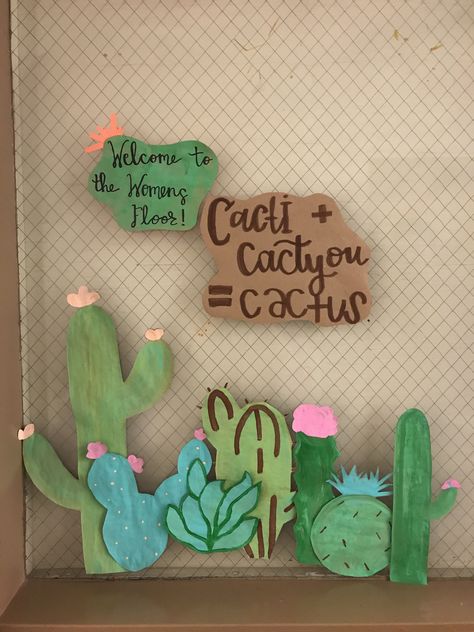 RA welcome board - cactus theme! Hall Themes, Western Classroom, Ra Door Decs, Ra Themes, Booth Setup, Desert Theme, Hall Ideas, Res Life, Door Decs