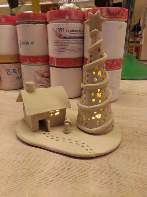 Winter Clay Projects, Winter Pottery Ideas, Holiday Pottery, Clay Christmas Decorations, Slab Ceramics, Pottery Lessons, Pottery Houses, Clay Houses, Pottery Handbuilding