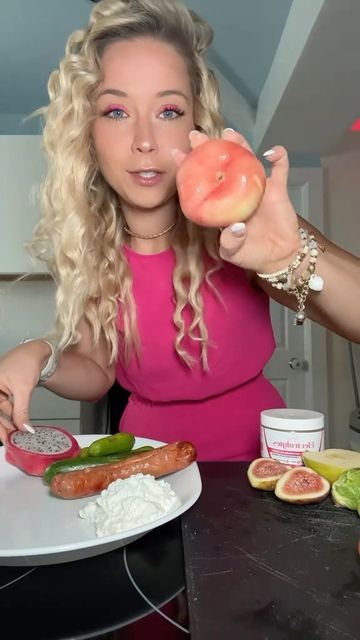 Tiffany Elizabeth on Instagram: "HOW TO MAKE A #TIFFANYPLATE 😍 #healthygirlsummer #lunch #weightloss #eatlunchwithme #mustard #applesausage #veggieswithmustard #asmr #crunchy #crunchylunch #healthyrecipes #healthylifestyle #chickensausage #applechickensausage #mukbang #electrolytes #pov #lunchchat #vertigo #cottagecheese #heartsofpalm #bvd #mustardoneverything #donutpeach#watermeloncandyelectrolytes" Tiffany Plate Food, Tiffany Plate Food Diet, Tiffany Magee Diet, Cottage Cheese And Mustard, Cottage Cheese Mustard, Tiffany Plate, Donut Peach, Chicken Apple Sausage, Plate Food