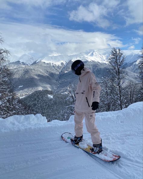 Snow Boarding Aesthetic, Ski Instagram Pictures, Snowboarding Wallpaper, Snowboard Pictures, Snowboarding Pics, Snowboard Aesthetic, Snowboarding Aesthetic, Snowboarding Videos, Ski Aesthetic