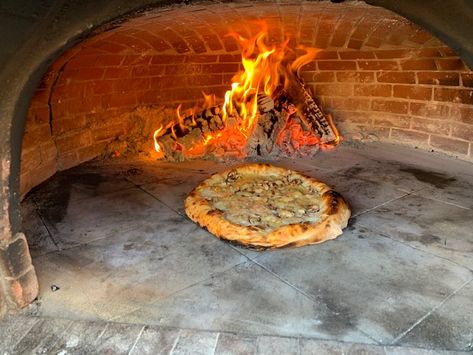 Outdoor Pizza Oven Recipes, Outdoor Fireplace Pizza Oven, National Pizza Day, Cob Oven, Pizza Oven Recipes, Brick Pizza Oven, Oven Pizza, Mushroom Pizza, Bread Oven