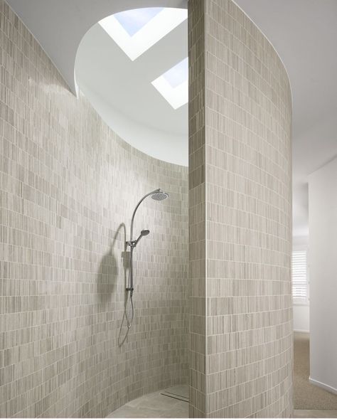 Tiled Curved Wall, Curved Bathroom Wall, Curved Wall Bathroom, Tiled Shower Ideas Walk In, Master Ensuite Bathroom Luxury, Curved Shower Wall, Curved Tiles, Curved Bathroom, Scandi Bathroom