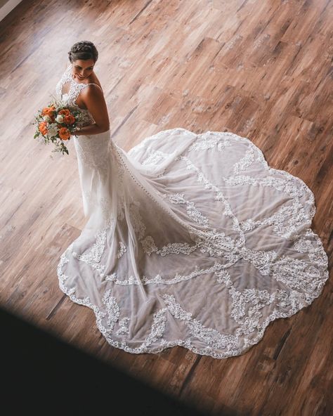 25 Creative Bridal Portraits Ideas - Are Bridal Portraits Necessary Inside Bridal Portraits, Rustic Bridal Portraits, Bridal Poses Photography Photo Ideas, Bridal Portrait Ideas Indoor, Bridal Portraits Poses Indoors, Unique Bridal Portraits, Bridals Photo Shoot, Bridal Poses Photography, Bride Pictures Ideas