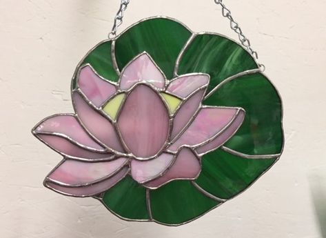 Waterlily. Green lily pad with an overlay of pink water lily Stained Glass Water Lily, Water Lily Stained Glass Pattern, Stained Glass Water, Pink Water Lily, Green Lily, Lily Pattern, Glass Rocks, Glass Creations, Stained Glass Decor