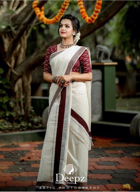 Set Saree Designs Kerala, Set Sari Kerala, Setmundu New Trends, Set Mundu Blouse Designs Latest, Traditional Dresses Kerala Style, Setmundu Design, Onam Saree Photoshoot, Onam Set Mundu, Kerala Style Dhavani Set