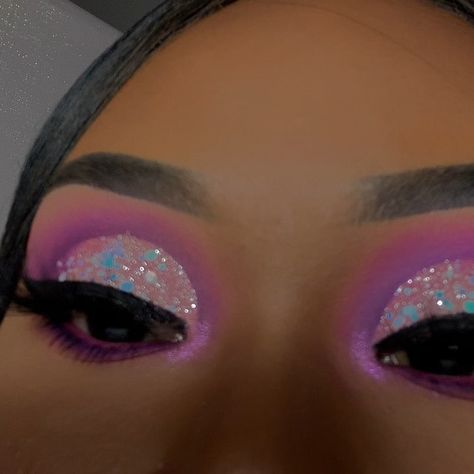 Pink Cut Crease, Drip Too Hard, Eyeshadow Pink, Dry Skin Makeup, Tutorial Eyeshadow, Glitter Eye Makeup, Makeup Tutorial Eyeshadow, Makeup Eye Looks, Trendy Makeup